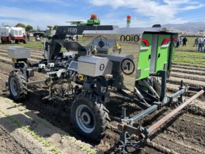 Tractor for extracting weeds